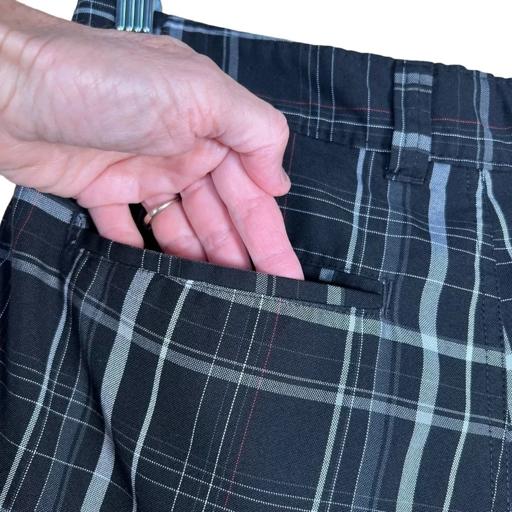 O’Neill Men’s Black & White Plaid Bermuda Length Shorts Size 30 EUC